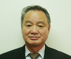 新板　　世界の銘酒　編集発行人　斉藤　忠　発行所　（株）　食品産業新聞社 九州食品産業特集：クラウン・フーヅ パン粉組成で特許、物流でも高い