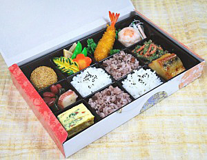 北原産業、「12個仕切りのある小分け松花堂弁当容器」コスト減で注目