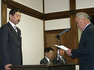 増田理事長（左）と、50年勤続の田中健治氏（北川本家）