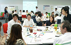 ファミリーマート30周年特集 マーケティング室 岩崎浩室長 らしさ推進活動 で選ばれる店に 日本食糧新聞電子版