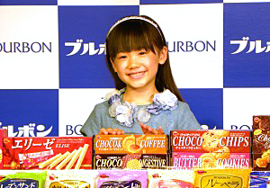 ￼芦田愛菜ブルボンコラボドラム缶 ブルボン、新企業CMに芦田愛菜を起用 人をつなぐ菓子の不思議な力表現