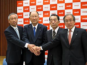 左から、川村和夫氏、浅野茂太郎氏、佐藤尚忠氏、松尾雅彦氏 