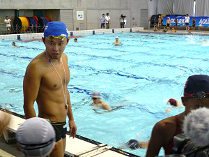 日本コカ・コーラ、北島康介選手の水泳教室開催 小学生200人が参加