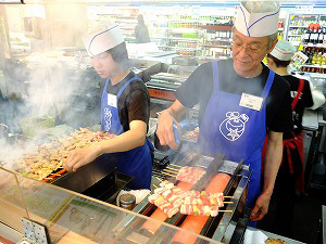 焼成時に霧吹きでかける赤ワインが決め手