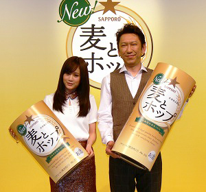 サッポロビール 麦とホップ 新cmを披露 前田敦子と布袋寅泰登場 日本食糧新聞電子版