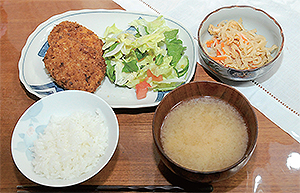 昼食は12 時きっかりにいただく