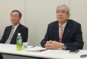 久代敏男社長（左）と坂井道郎副社長