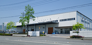 JR長野駅より車で約15分、犀川を渡った所に位置する長野興農の川中島工場
