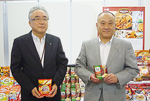 新商品を発表する成瀬裕明本部長（左）と松田克也部長