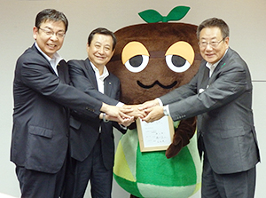 味の素ゼネラルフーヅ ブレンディの森 宣言書に調印 水資源の保全へ 日本食糧新聞電子版