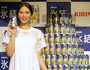 キリンビール 氷結 新cmを披露 新鮮な果実感訴求 日本食糧新聞電子版