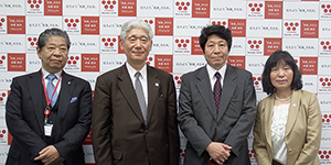 左から村田吉弘副会長、熊倉功夫会長、伏木亨会長代行、江原絢子副会長