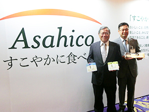 “新生・アサヒコ”のかじ取りを担う中野高雄会長（左）とユン・ヒソン社長