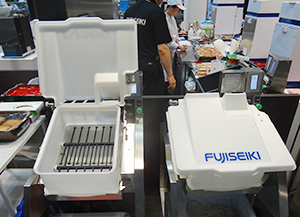 不二精機、シャリを傷めない小型の酢合わせ機「SUW4」上市 - 日本食糧
