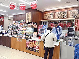 イートアンド 大阪王将 ローソンの複合店オープン ギョウザから日用品まで配達 日本食糧新聞電子版