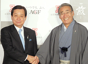 横山敬一社長（左）と細田治会長