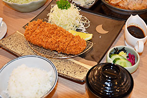 海外日本食　成功の分水嶺（14）豚カツ専門店「MAiSEN」　「ブランド」の…