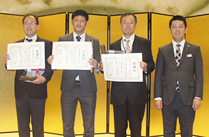 優秀会員3社を表彰。右端は金田陽介社長