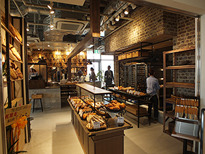 「THE GROUNDS BAKER 柏の葉T-SITE店」の店内