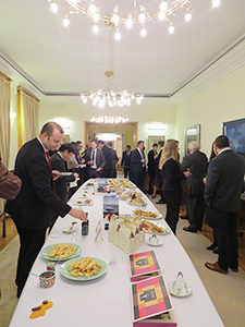大使館主催イベントで地元食材を活用した和食を提供