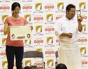 後藤シェフ（右）と金藤理絵選手が参加した「第3回夢のスーパー給食」
