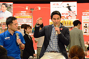 松田氏（右）は「"勝ち飯"は日本を元気にするツールの一つ。広く知らしめてほしい」と、現役時代を振り返りながら食事による健康・身体づくりを奨励