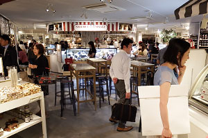 物販、外食、イートインなど、東京駅を訪れるさまざまな人のニーズに合わせて"本物のイタリアの味"を提供する