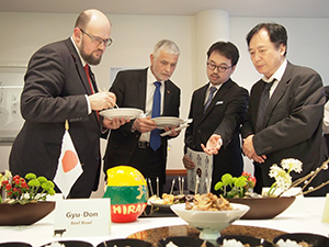 世界に羽ばたく日本の食　外務省「食産業担当」現地ルポ（27）リトアニア　二重…