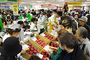 ホクレン 大収穫祭盛況 秋の味覚一堂に 日本食糧新聞電子版