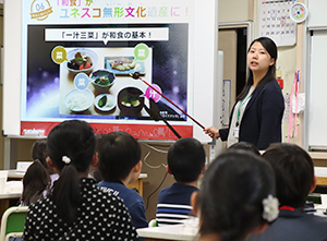 都内の杉並区立馬橋小学校で行われたマルコメの出前授業