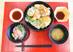 「恋する鯉丼」と「鯉のあらい」