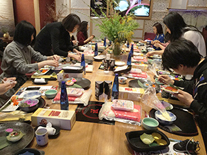 キャンペーンに先立ち開催された創作寿司の料理教室