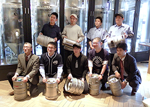 自社の樽詰タンクを抱える「東北魂ビールプロジェクト」の醸造家たち