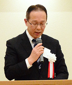 サミット宣言を読み上げる笹谷清治桜井市副市長