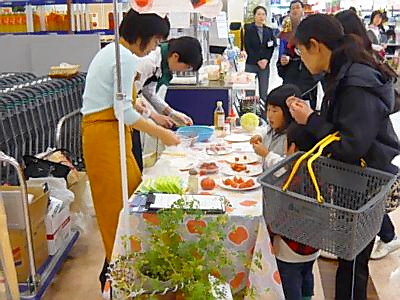名古屋青果 アピタ安城南店で野菜ソムリエによる トマトの食べ比べ 試食 日本食糧新聞電子版