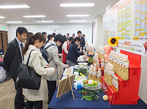 外食ユーザー、製麺メーカー、JA、行政関係者120人が来場