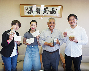 フォーワテック ジャパン 古代紫黒米ラスク好調 フードメッセで新製品披露 日本食糧新聞電子版
