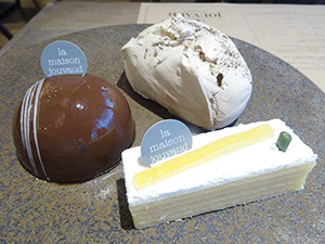 ジュヴォーの人気商品。右奥から時計回りに、京都店限定の「生ロカイユ　ほうじ茶」、創業時からの定番「シトロネル」、各店で人気の「プチデジラート」