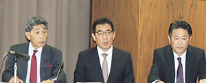 左から加栗章男MV西日本社長、平尾健一マルナカ社長、宮宇地剛山陽マルナカ社長