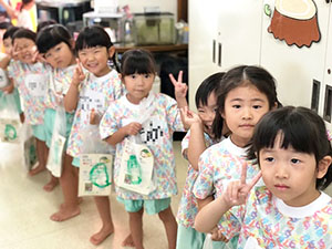 東海漬物 運動会に合わせ幼稚園児へ試供 日本食糧新聞電子版