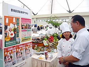 東三河外食産業振興会 展示会開催 地元料理人などの創作料理を展示 日本食糧新聞電子版